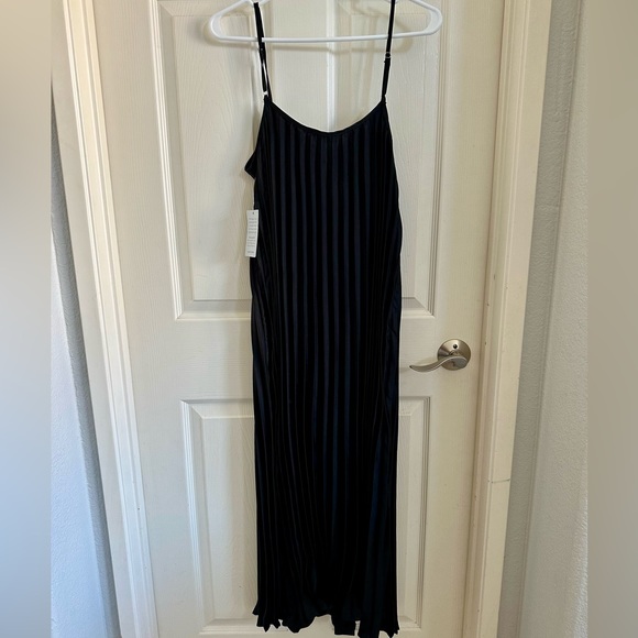 Women dress  new - Picture 2 of 4